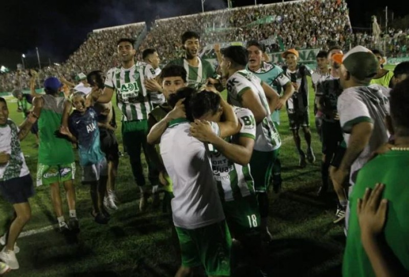 El DT Luis Mura es finalista del Torneo Regional